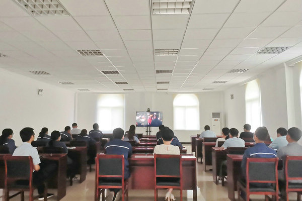 1627702157680181.jpg 觀(guān)看《建黨偉業(yè)》.jpg