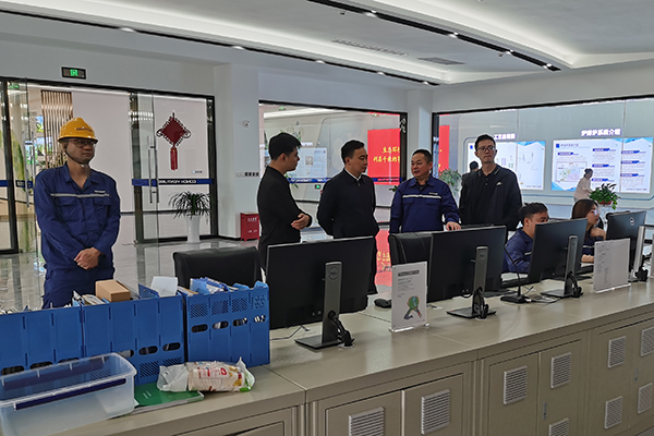 1719479070568564.jpg 領(lǐng)導參觀(guān).jpg