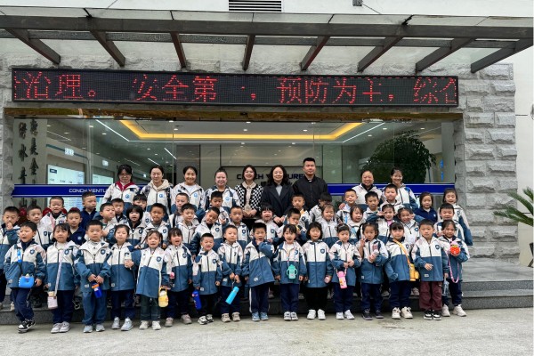 1731545522915968.jpg 參觀(guān)留影圖片(1).jpg